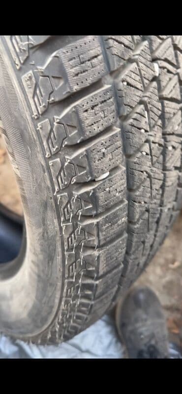 шины в оше: Шины 235 / 60 / R 18, Зима, Б/у, Комплект, Внедорожные (АТ/МТ), Корея, Durun — 1