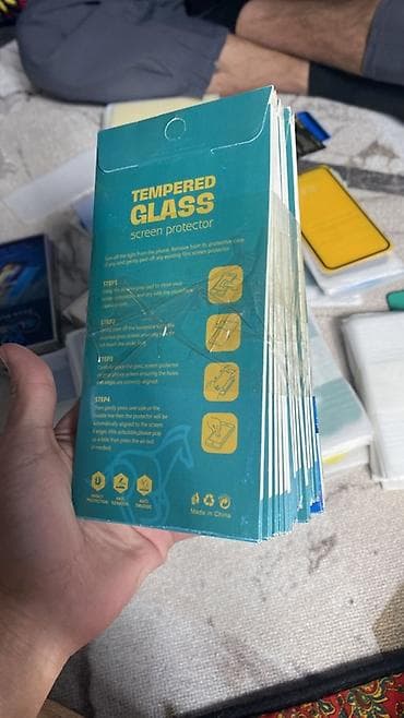 защитные пленки для mp3 плееров: 18штук срочно продам Закалённые стекла для экрана смартфона — 2