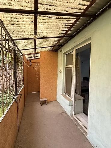 ошский рынак: 🏡 Продаётся просторный дом 📍 Район Ош базар Срочная продажа! • 🛏 — 6