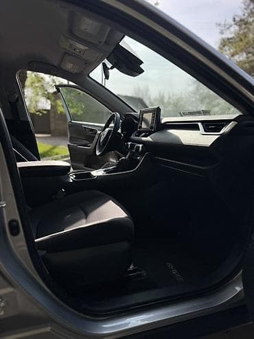 купе автомобиль: Toyota RAV4: 2019 г., 2.5 л, Вариатор, Гибрид, Кроссовер — 9