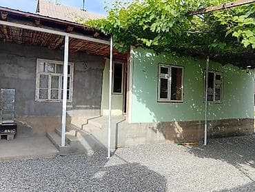 дом с участком: Продается жилой дом с большим закрытым двором и капитальными — 2