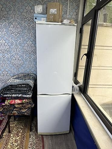 sharp aquos: Холодильник Atlant, Б/у, Двухкамерный, 55 * 185 * — 1