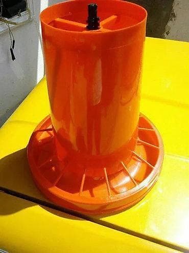 ящик пласмасовый: Кормушка для птицы 10 кг - Назначение: раздача сухих кормов курам — 1