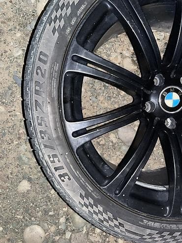 т 40 трактир: Комплект из 4 колес BMW x5 на 20 дюймов: - Диски: литые, черные — 3