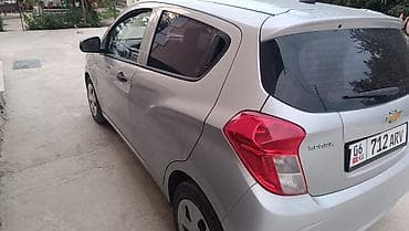 Транспорт: Chevrolet Spark: 2016 г., Автомат, Бензин, Хэтчбэк — 6