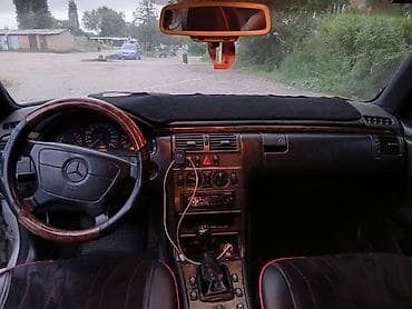 Mercedes-Benz E-Class: 1996 г., 2.3 л, Механика, Бензин, Седан