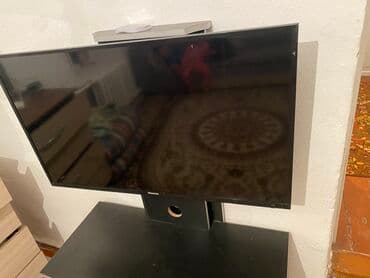 модем для телевизора: Телевизор Hisense, диагональ примерно 43–50". Плоская LED‑панель — 1