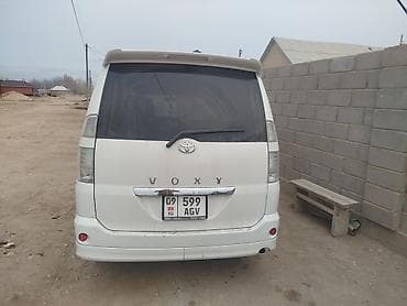 Toyota Voxy: 2003 г., 2 л, Автомат, Бензин, Минивэн