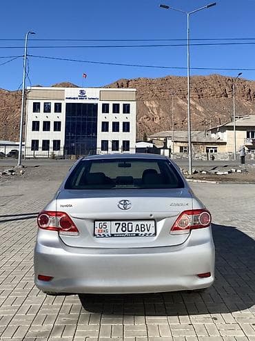 Toyota: Toyota Corolla: 2011 г., 1.3 л, Механика, Бензин, Седан — 4