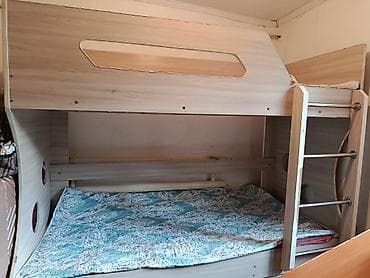 Двухъярусная кровать из ЛДСП в светло-дубовом цвете. Особенности: -