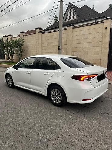 Продажа авто: Toyota Corolla: 2021 г., 1.8 л, Вариатор, Гибрид, Седан — 5