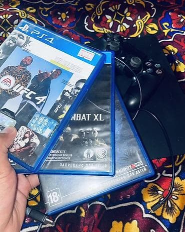 PlayStation 4 Slim (черная) в комплекте с аксессуарами и играми. В