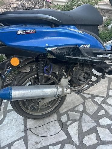 мото хвост: Скутер/макси‑скутер 150–200 см³ (ориентировочно), спортивного дизайна — 3