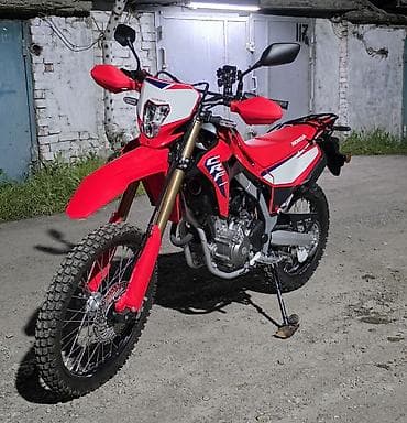 Honda CRF (линейка dual-sport/enduro), ярко‑красная графика HRC