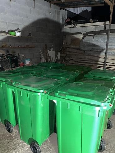 Үй жана бакча үчүн ыңгайлуулуктар: Уличный контейнер для мусора (зелёный) с колесами и крышкой. - Объём — 5