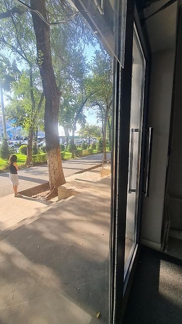 азиа мол: Сдаётся коммерческое помещение на первом этаже с отдельным входом по — 8