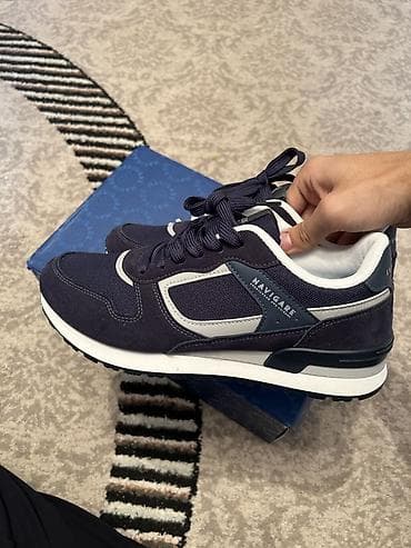 Босоножки, сандалии, шлепанцы: Оригинальные кроссовки от бренда «NAVIGARE» мужские . •	Стиль — 5