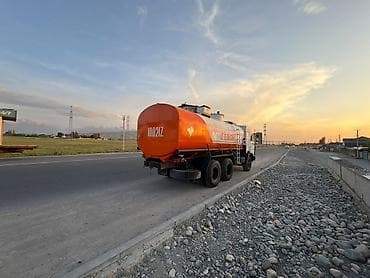 гсм: КамАЗ бензовоз. - Топливная автоцистерна на шасси КамАЗ (6×4). - — 6