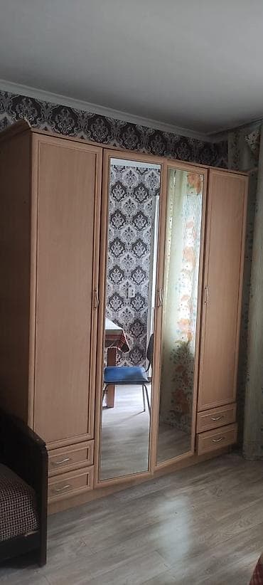 Спальный гарнитур в светлом древесном тоне (ЛДСП/МДФ), классический