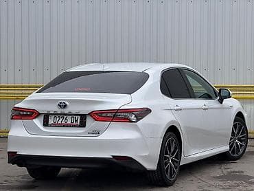 corolla s: Toyota Camry: 2021 г., 2.5 л, Автомат, Гибрид, Седан — 4