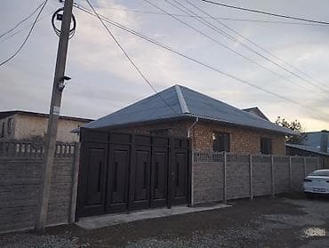 гараж кирпич: Продаётся жилой дом с ограждённым двором. Характеристики: - — 3