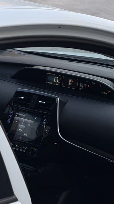 фотохромные очки: Toyota Prius: 2017 г., Гибрид, Хэтчбэк — 7