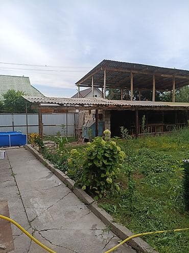 Продается дом три спальни, гостиная. Природный газ, три фазы. участок — 7