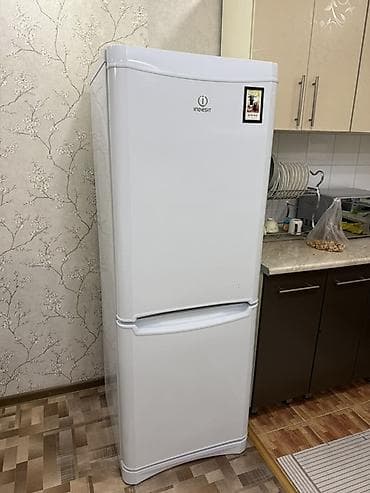 Холодильник Indesit, Б/у, Двухкамерный — 1