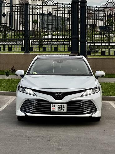 Toyota Camry: 2018 г., 2.5 л, Автомат, Бензин, Седан — 3