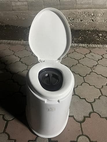 Портативный биотуалет (кемпинговый/дачный) с крышкой и герметичным