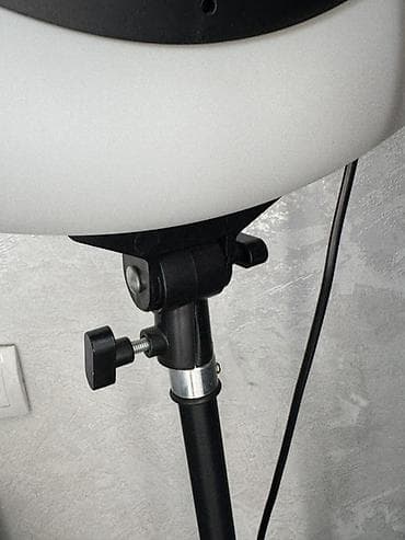 sunset lamp: Кольцевая LED‑лампа на штативе.Есть небольшой скол на держателе,но — 4
