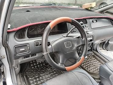 Honda Shuttle: 1999 г., 2.3 л, Автомат, Бензин, Минивэн — 10