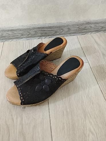 Босоножки, сандалии, шлепанцы: Женские шлёпки-мюли на танкетке. - Цвет: чёрный верх, бежево-песочная — 3