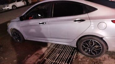 Hyundai Solaris: 2012 г., 1.4 л, Механика, Бензин, Седан