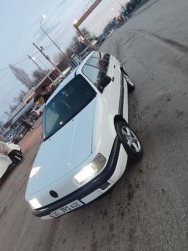 b class: Volkswagen Passat: 1991 г., Универсал — 2