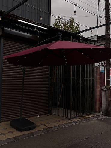 small table: Уличный зонт на боковой стойке с подсветкой - Тип: садовый/террасный — 4