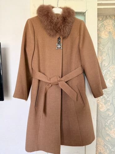 кышкы отук: Элегантное женское пальто цвета верблюжьей шерсти с меховым — 1