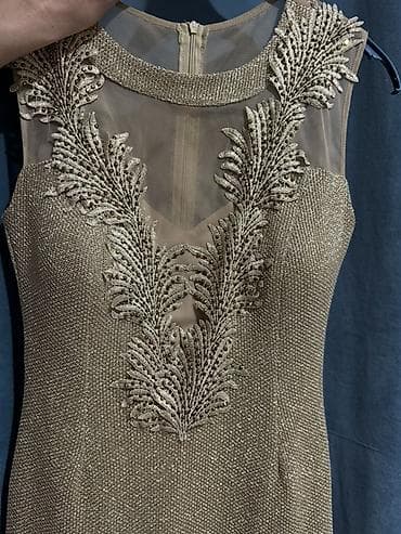 платье со стразами: Вечернее коктейльное платье цвета шампань с мерцающим эффектом — 2