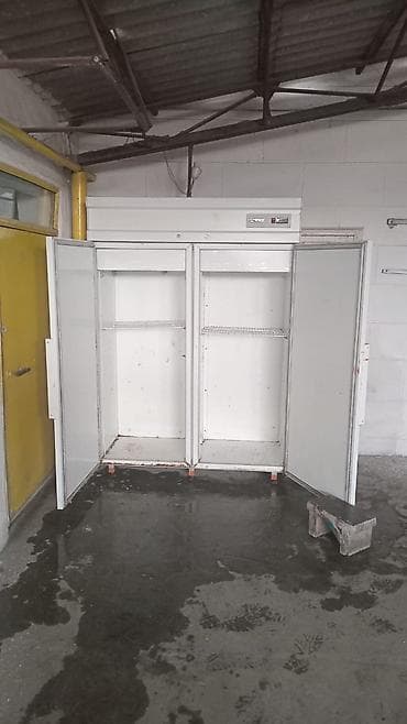 Холодильное оборудование: Двухдверный профессиональный холодильный шкаф - Форм-фактор — 3