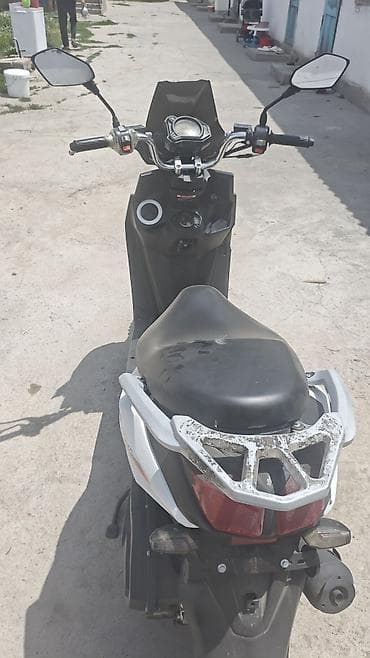 suzuki shift: Скутер 50–80 см³ (карбюраторный, вариатор). Городско‑эндурный дизайн с — 1