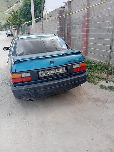 чехии: Volkswagen Passat: 1991 г., 1.8 л, Механика, Бензин, Седан — 5