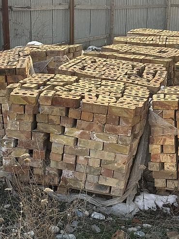 Строительный кирпич: Продаю Б/У Кирпичи полублок БЕЛОВОДСКИЕ 2015 год производство! Без — 2