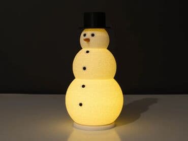 Декоративные новогодние игрушки с подсветкой для домашнего уюта -