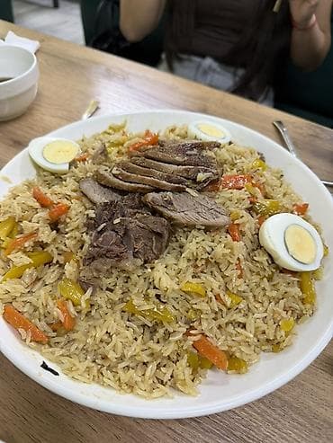 Плов и кебаб — восточная кухня Айт майрамыздар менен. Кимдерге кой