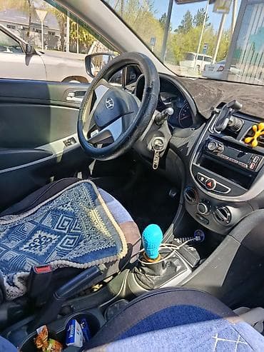 r13 17570: Hyundai Solaris: 2013 г., 1.4 л, Ручные, Бензин, Седан — 4