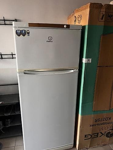 Холодильник Indesit, Б/у, Двухкамерный