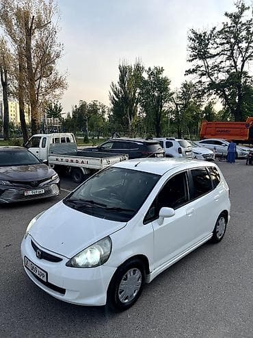 type r: Honda Fit: 2001 г., 1.3 л, Автомат, Бензин, Хэтчбэк — 4