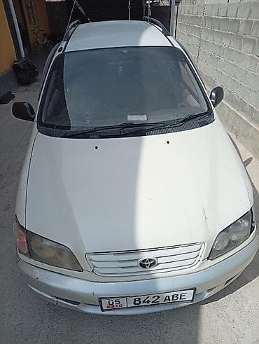 ф 10: Toyota Ipsum: 2000 г., Универсал — 1