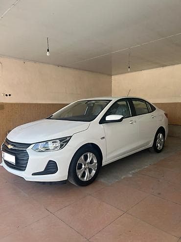 m 111: Chevrolet Onix: 2020 г., Бензин, Седан — 2