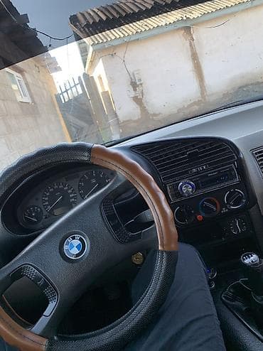 honda stream 2: BMW 3 series: 1992 г., 2.5 л, Седан — 4